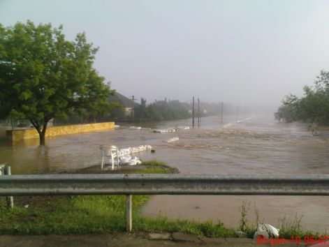 hazak_a_vizben.jpg
